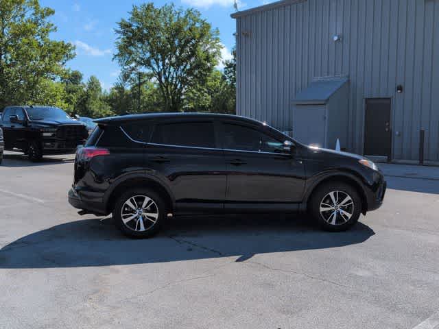 Thumbnail: 2018 Toyota RAV4 - 9