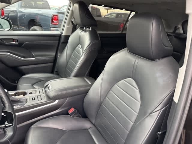 Thumbnail: 2020 Toyota Highlander - 3