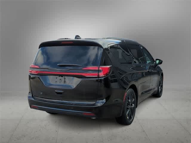Thumbnail: 2026 Chrysler Pacifica - 8