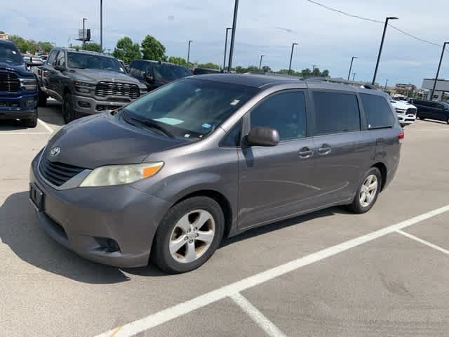 Thumbnail: 2014 Toyota Sienna - 11
