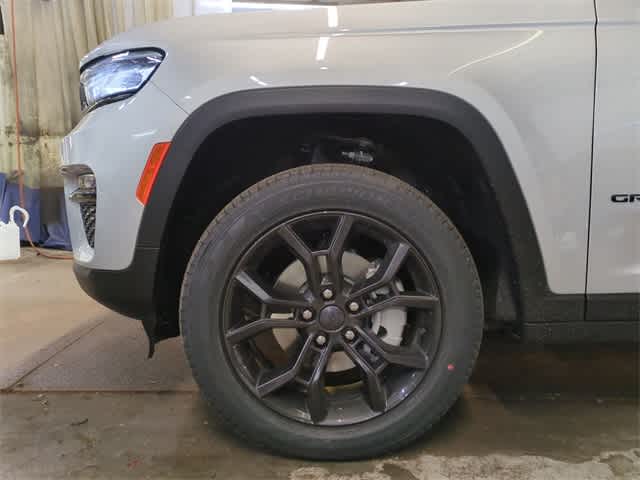 Thumbnail: 2025 Jeep Grand Cherokee - 14