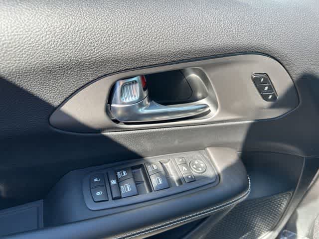 Thumbnail: 2027 Chrysler Pacifica - 8