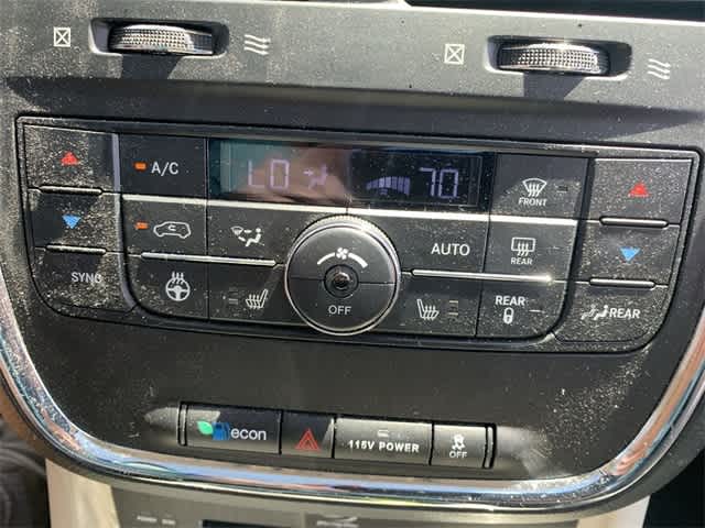 Thumbnail: 2014 Chrysler Town & Country - 2