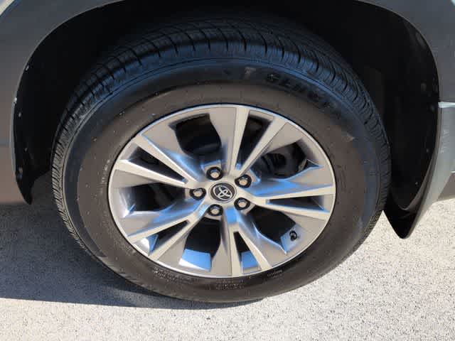 Thumbnail: 2016 Toyota Highlander - 14