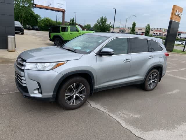 Thumbnail: 2019 Toyota Highlander - 9