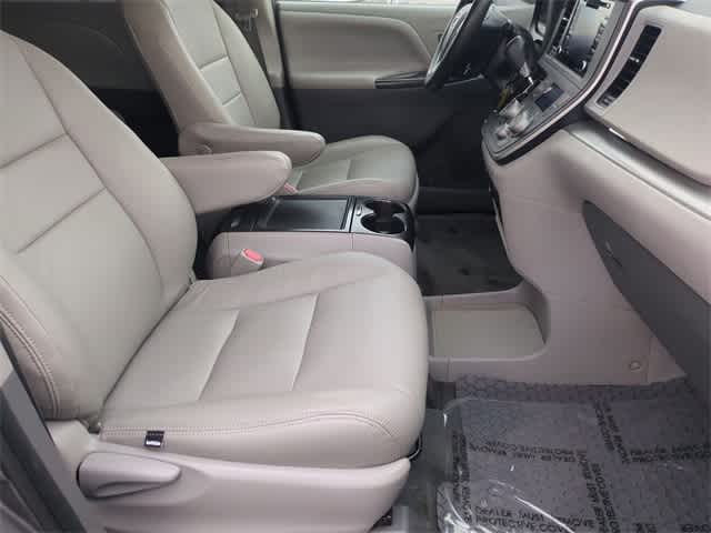 Thumbnail: 2020 Toyota Sienna - 21