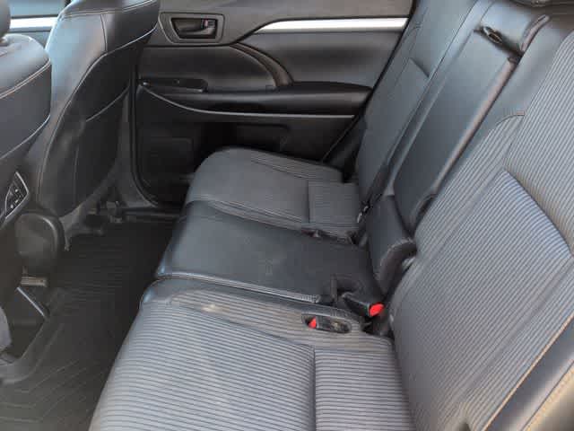 Thumbnail: 2016 Toyota Highlander - 19