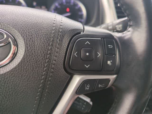 Thumbnail: 2019 Toyota Highlander - 25