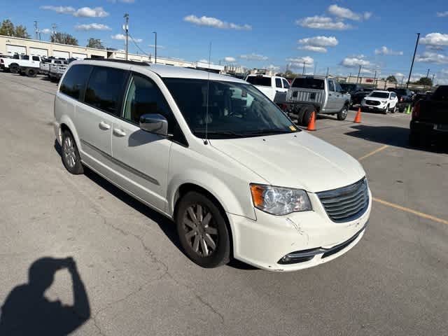 Thumbnail: 2012 Chrysler Town & Country - 18