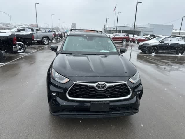 Thumbnail: 2022 Toyota Highlander - 31