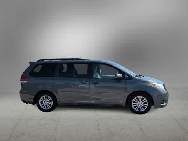 Thumbnail: 2014 Toyota Sienna - 9