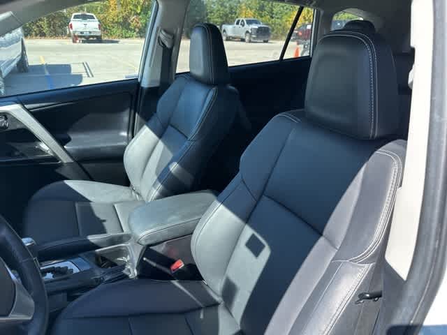 Thumbnail: 2018 Toyota RAV4 - 3