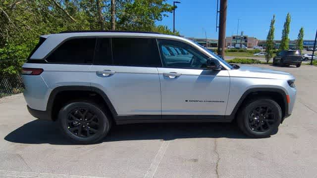 Thumbnail: 2026 Jeep Grand Cherokee - 9