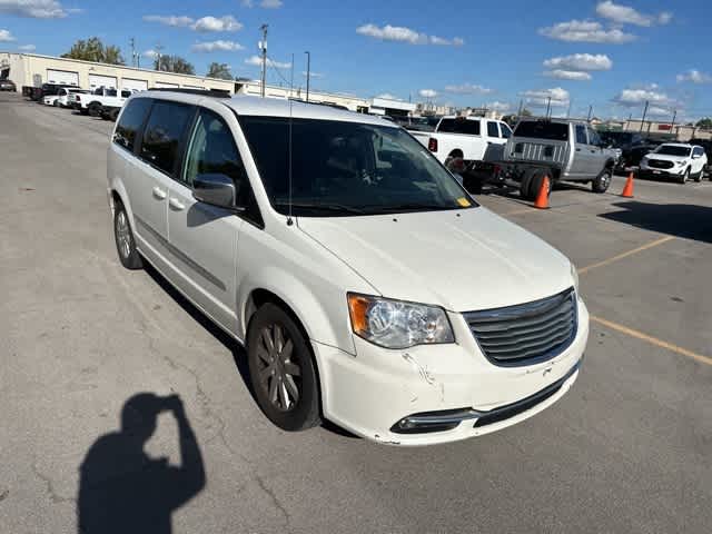 Thumbnail: 2012 Chrysler Town & Country - 19