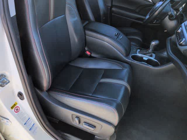 Thumbnail: 2019 Toyota Highlander - 22