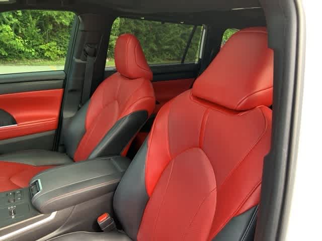 Thumbnail: 2023 Toyota Highlander - 11