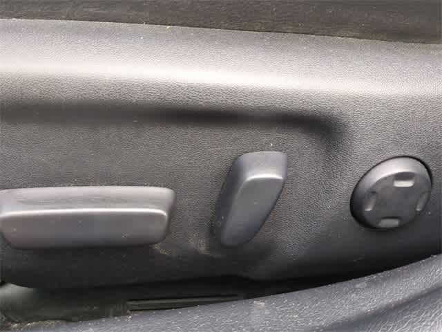 Thumbnail: 2016 Toyota Avalon - 18