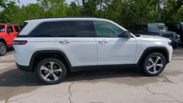 Thumbnail: 2026 Jeep Grand Cherokee - 9