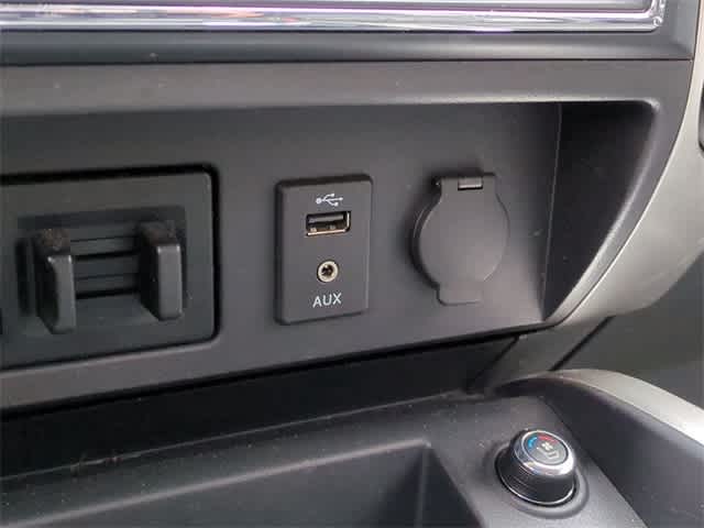 Thumbnail: 2017 Nissan Titan - 32