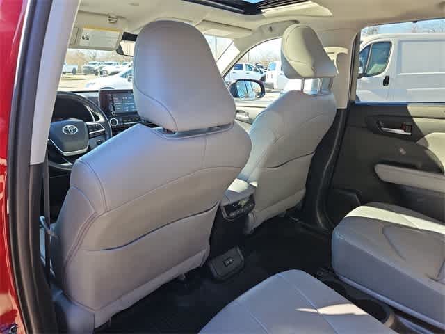 Thumbnail: 2022 Toyota Highlander - 19