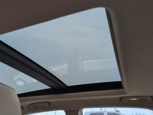 Thumbnail: 2013 Chrysler 300 - 21