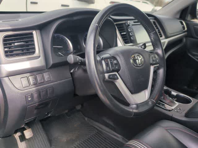 Thumbnail: 2019 Toyota Highlander - 10