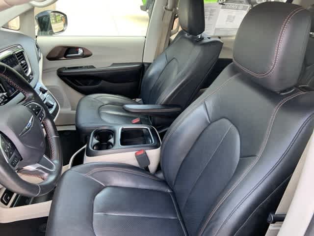 Thumbnail: 2019 Chrysler Pacifica - 3