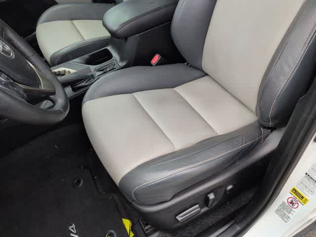 Thumbnail: 2013 Toyota RAV4 - 16