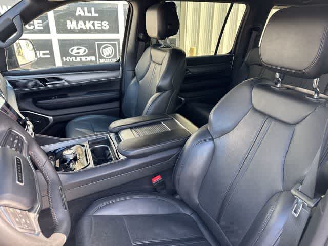 Thumbnail: 2023 Jeep Wagoneer - 4