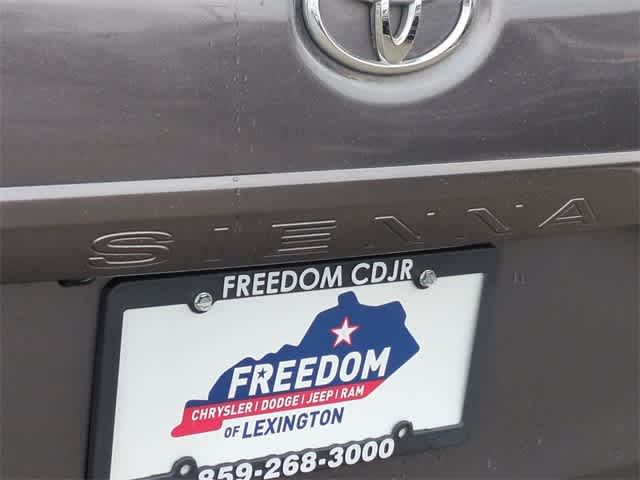 Thumbnail: 2020 Toyota Sienna - 12