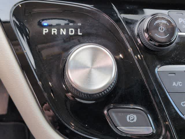 Thumbnail: 2018 Chrysler Pacifica - 32