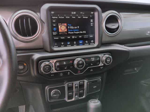 Thumbnail: 2022 Jeep Wrangler - 27