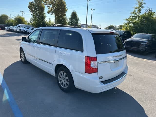 Thumbnail: 2016 Chrysler Town & Country - 20