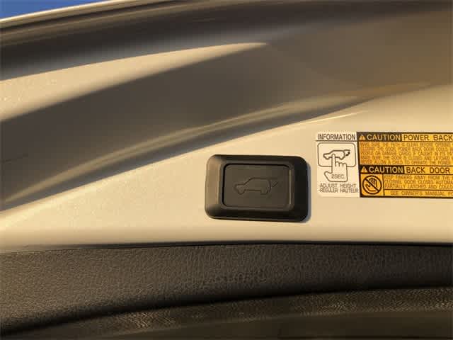 Thumbnail: 2013 Toyota RAV4 - 26