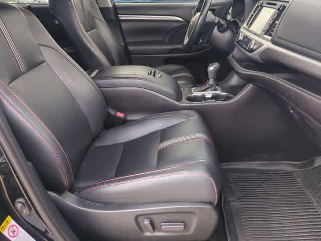 Thumbnail: 2019 Toyota Highlander - 22