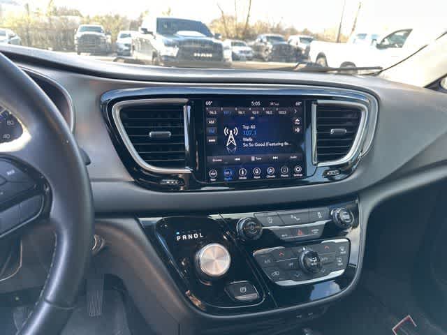 Thumbnail: 2018 Chrysler Pacifica - 7