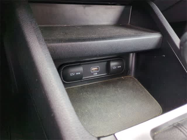 Thumbnail: 2023 Kia Forte - 32