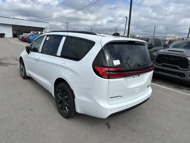 Thumbnail: 2026 Chrysler Pacifica - 6