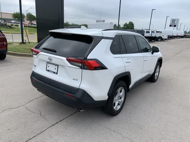 Thumbnail: 2019 Toyota RAV4 - 24