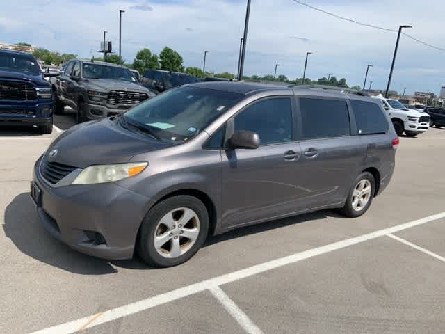 Thumbnail: 2014 Toyota Sienna - 12