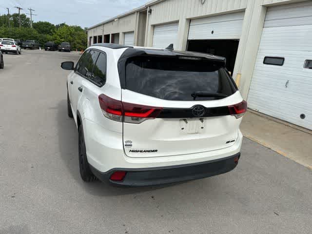 Thumbnail: 2019 Toyota Highlander - 18