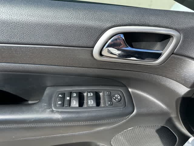 Thumbnail: 2018 Jeep Grand Cherokee - 12