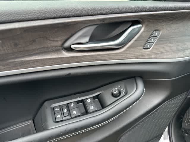 Thumbnail: 2025 Jeep Grand Cherokee - 13