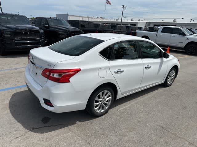 Thumbnail: 2019 Nissan Sentra - 17