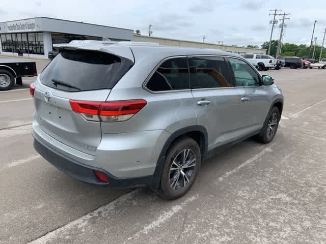 Thumbnail: 2019 Toyota Highlander - 18