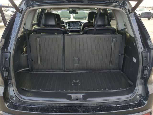 Thumbnail: 2019 Toyota Highlander - 36