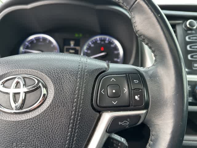Thumbnail: 2016 Toyota Highlander - 11