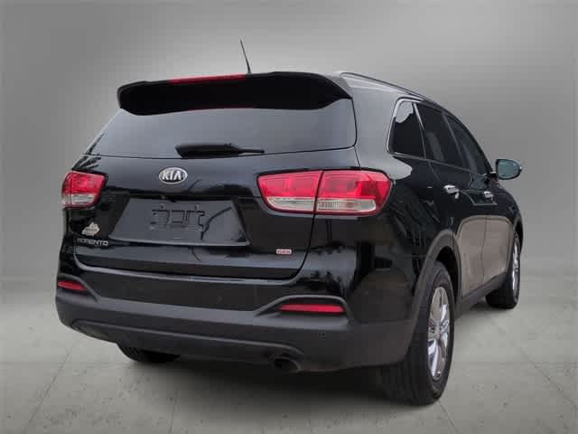 Thumbnail: 2016 Kia Sorento - 8