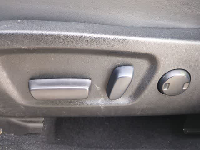 Thumbnail: 2019 Toyota Highlander - 17