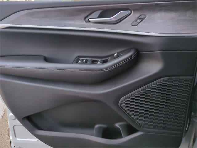 Thumbnail: 2025 Jeep Grand Cherokee L - 32